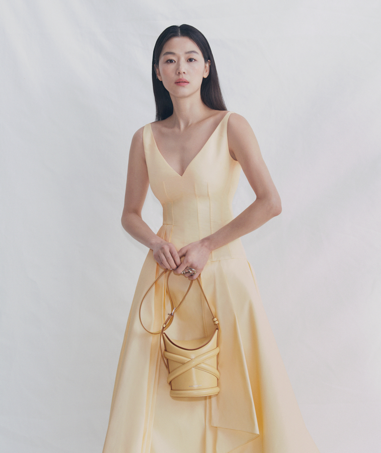 20210422182724fqein.jpg JUN-JI-HYUN_Curve Bag.jpg