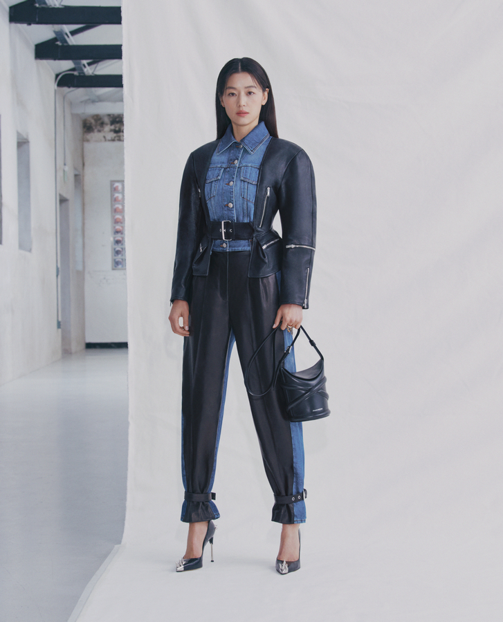 20210422182844gkjft.jpg JUN-JI-HYUN_Curve Bag_2.jpg