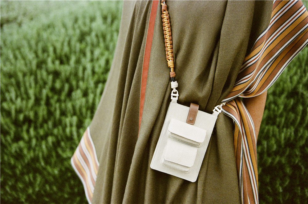 20210628201941hxroi.jpg Loro Piana配饰系列:夏日主角_03.jpg