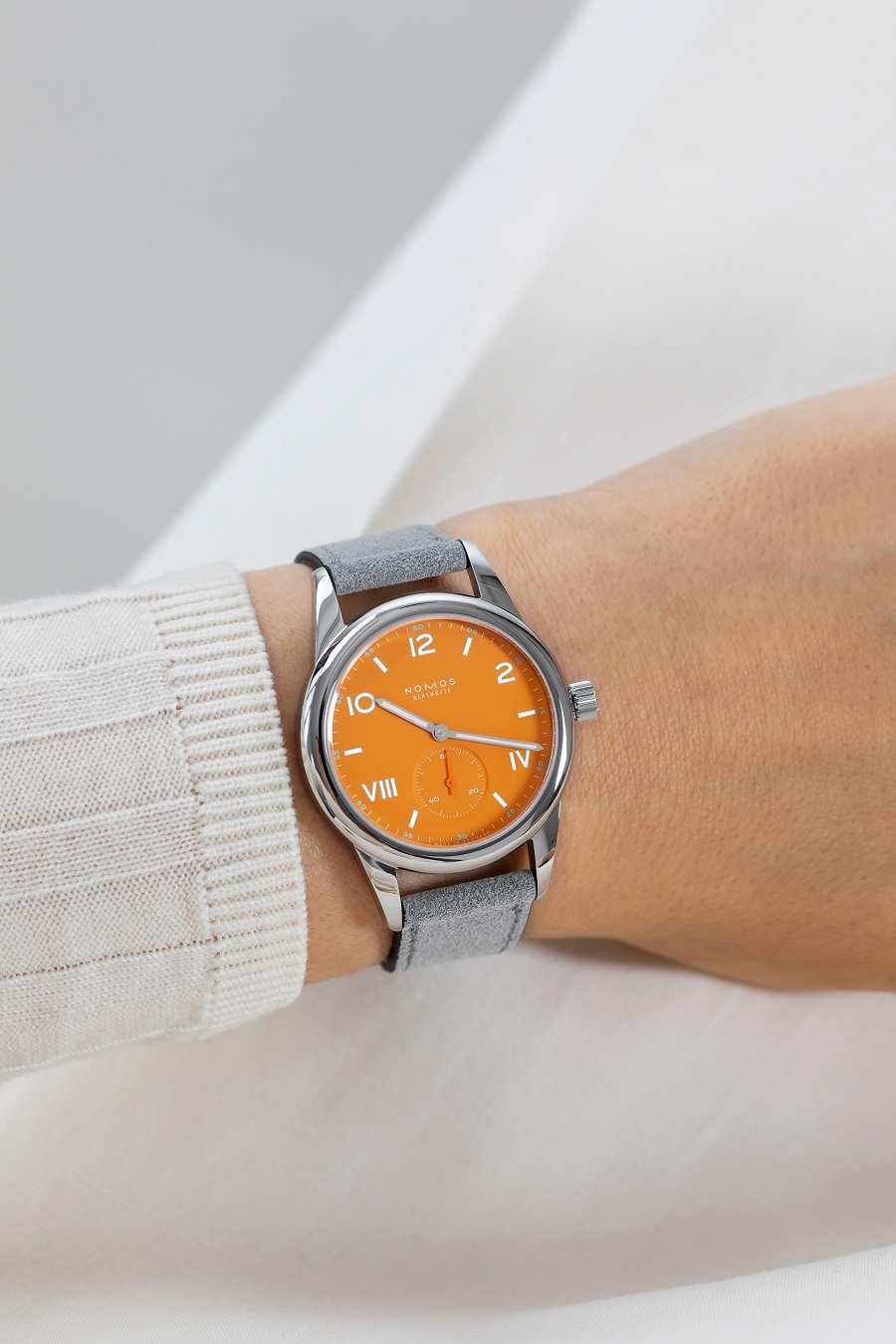 NOMOS Club Campus Future Orange腕表情境图.jpg