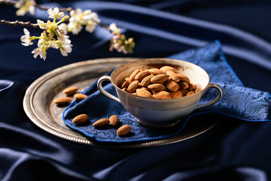 图片1：日常食用加州巴旦木将有助于显著降低总胆固醇和低密度脂蛋白胆固醇水平，从而维持健康的血脂水平，降低心血管疾病的风险.jpg