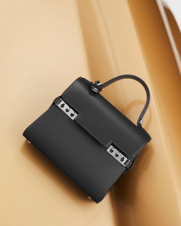 20210713174144ogcsm.jpg 2. DELVAUX_AW21_Tempete_Small_Box_Calf_Camaieu_Smoke.jpg