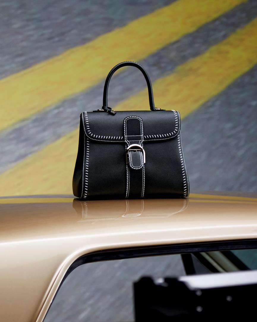 20210713174152wzifa.jpg 4. DELVAUX_AW21_Brillant_MM_Flywheel_Rodeo_Calf_British_Green_Optic_White.jpg