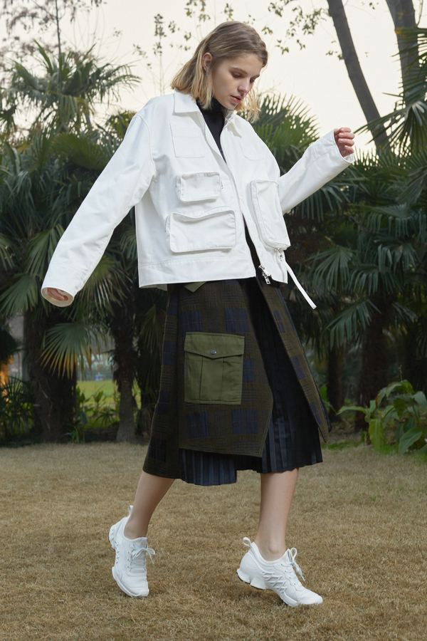 ECCO BIOM AEX健步探索女鞋系列 模特图.jpg