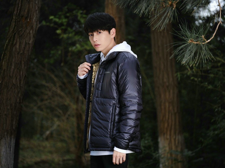 01 Columbia 品牌大使彭昱畅身着2021热能黑金甲 货号：WE4993010.jpg