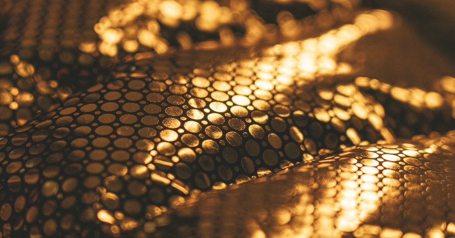 09 Columbia奥米·金点热能反射科技 织物表面复合大面积具有热能反射效用的“金点”.jpg