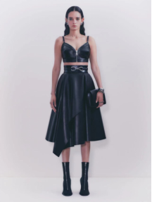 新闻稿：Alexander McQueen 2022早春女装系列瞩目呈献780.png