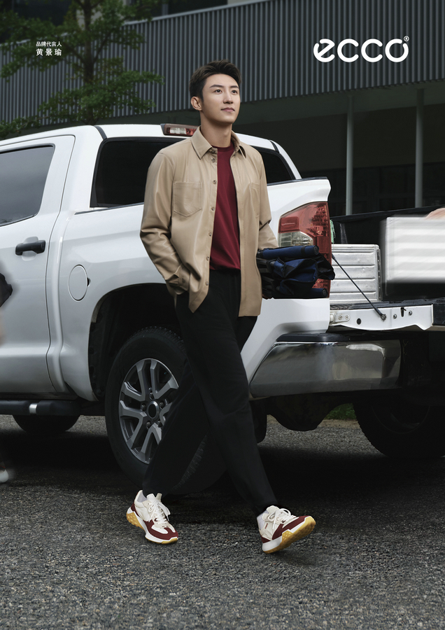 ECCO代言人黄景瑜演绎RETRO SNEAKER复古跑鞋系列.jpg