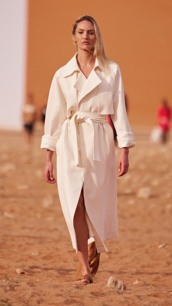 HBME_110_S22SR_BOSSxDUBAI_SHOW_RUNWAY_01_CANDICE.jpg