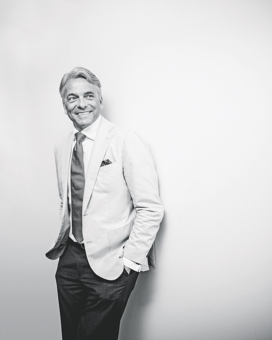 1. Raymond Cloosterman Full_BW (4).jpg