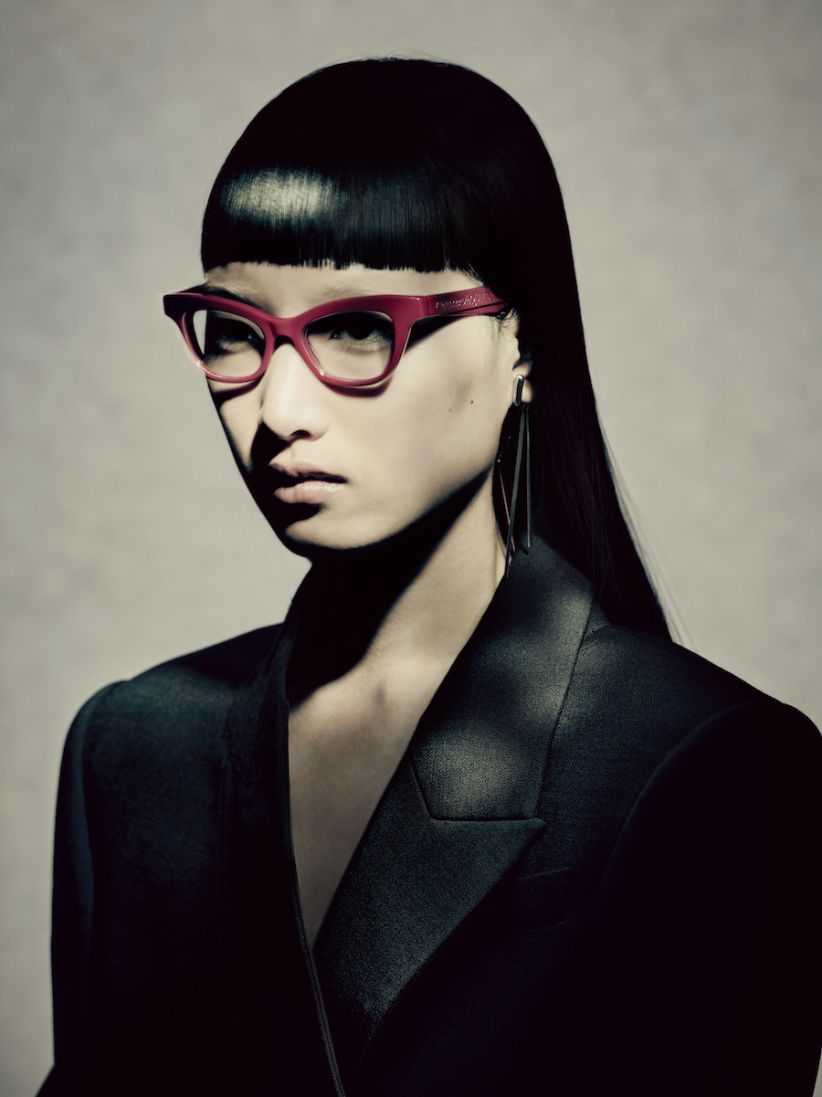 Alexander McQueen 2022秋冬女装系列广告大片_16.jpg