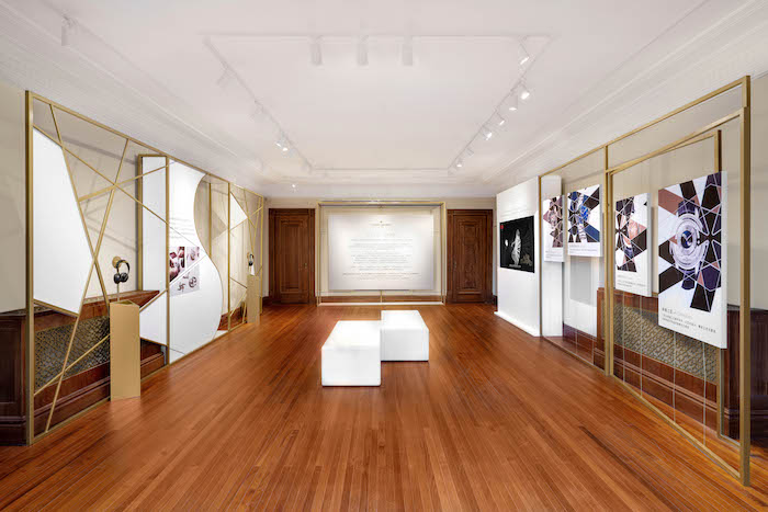 “LESS’ENTIAL简约之萃”典藏名作展_展区_01.jpg