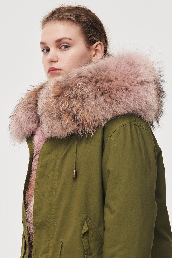 MR&MRSITALY_D_PARKASHORT_MILITARY GREEN_FUR_LIGHT PINK.jpg
