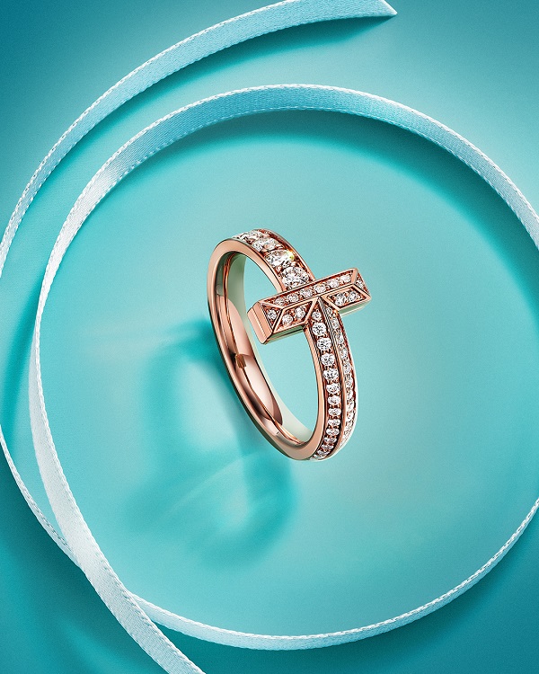 Tiffany T系列T1 18K玫瑰金铺镶钻石窄式戒指.jpg