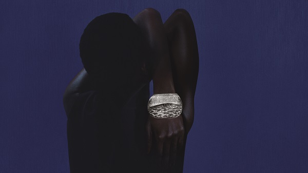 Boucheron宝诗龙Carte Blanche, Or Bleu高级珠宝系列_Ciel de Glace手镯 16-9.jpg