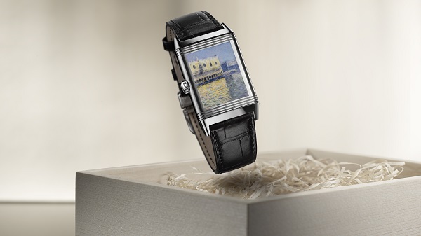 积家Reverso Tribute Enamel 翻转系列珐琅腕表《总督宫》款 - 背面情景图.jpg