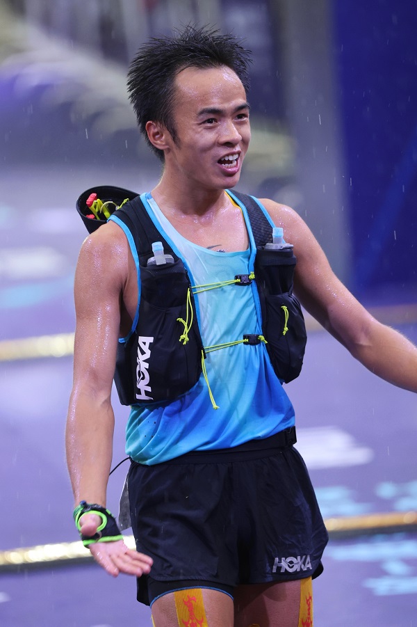 5.赵家驹冲线瞬间.jpg