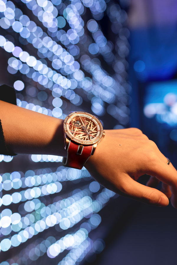 6.-罗杰杜彼Roger-Dubuis王者系列霓虹腕表.jpg