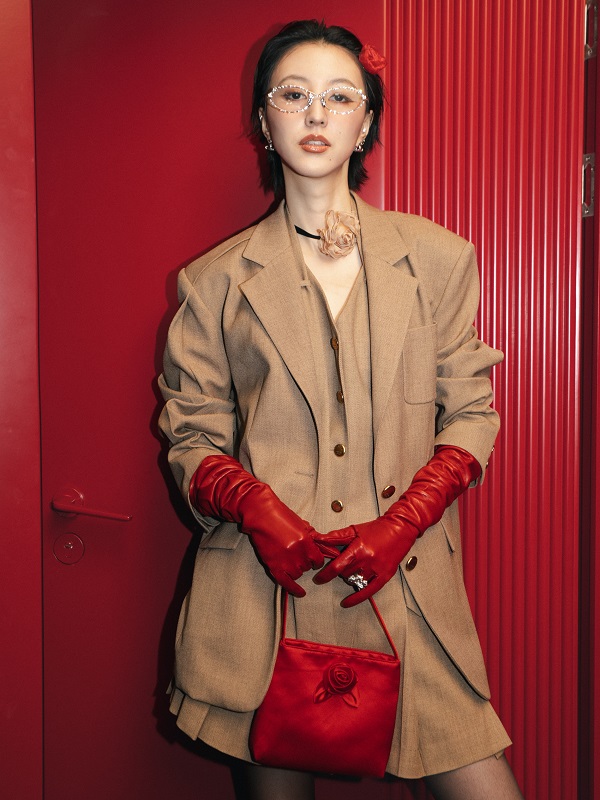 20250107210031xeeox.jpg 现场艺人-王悦伊.jpg