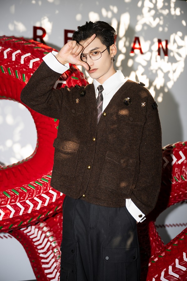 20250107210216hyrit.jpg 现场艺人-李大奔.jpg