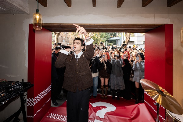 20250107210404kgomt.jpg 现场演出-李大奔.jpg