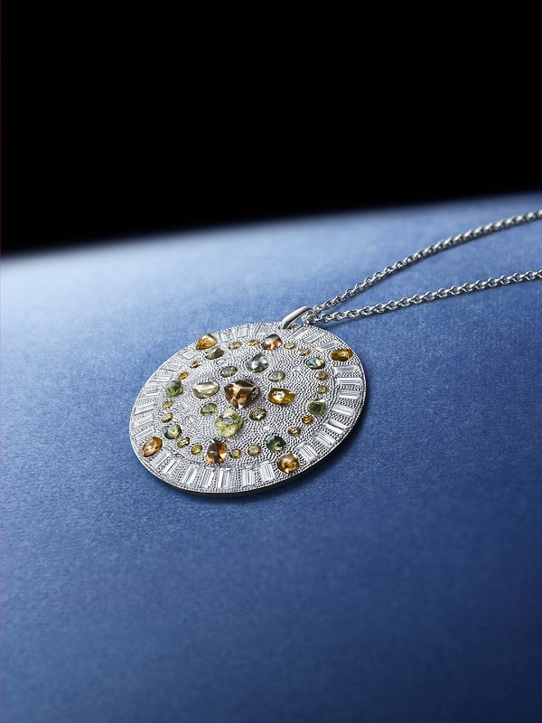 De Beers Portraits of True Brilliance_Talisman Medallion_Still Life_3x4.jpg