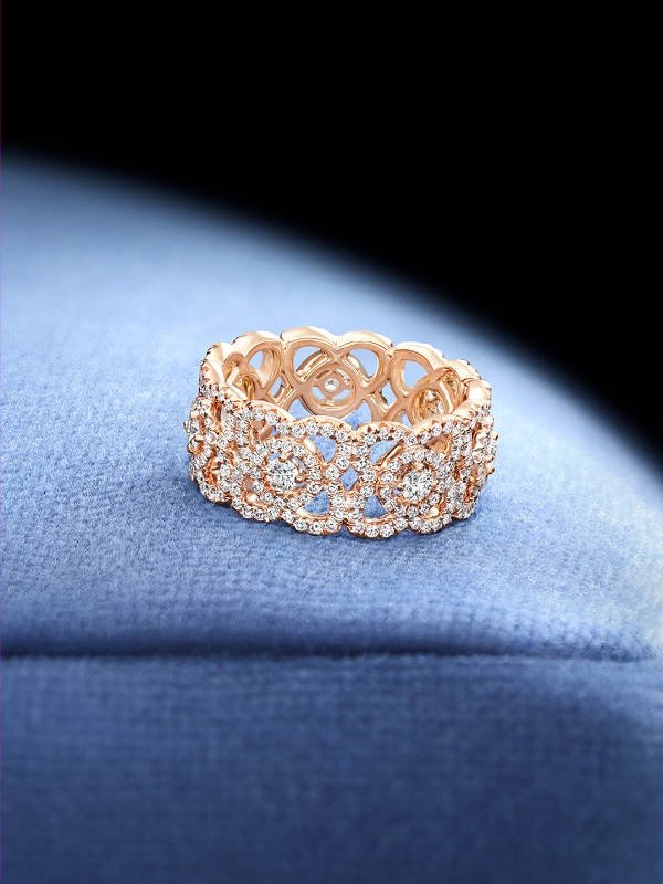 De Beers Portraits of True Brilliance_Enchanted Lotus Band_3x4.jpg
