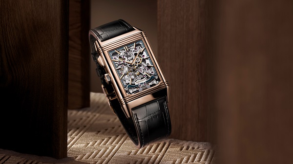 积家Reverso Tribute Minute Repeater翻转系列三问报时腕表 - 背面情景图2.jpg