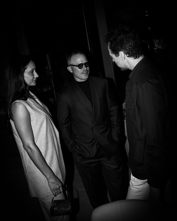 MGE_FW_2025_EE_BS_B&W_150DPI_CROP4-5_04_METGALA_CASACIPRIANI_COCKTAIL_REPORTAGE.jpg