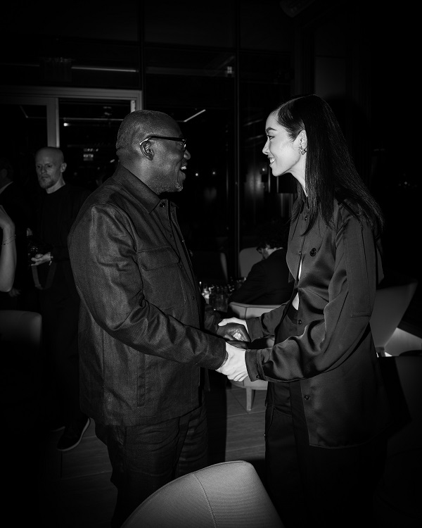 MGE_FW_2025_EE_BS_B&W_150DPI_CROP4-5_06_METGALA_CASACIPRIANI_COCKTAIL_REPORTAGE.jpg