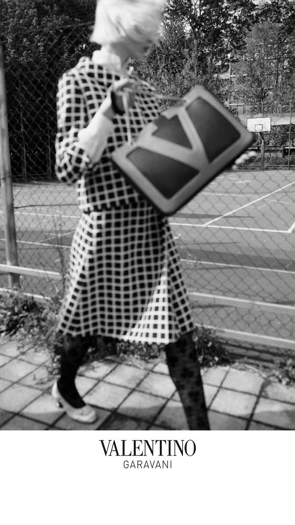 Valentino_Fall25_VivaSuperstar_Logo_9x16-safe_01.jpg
