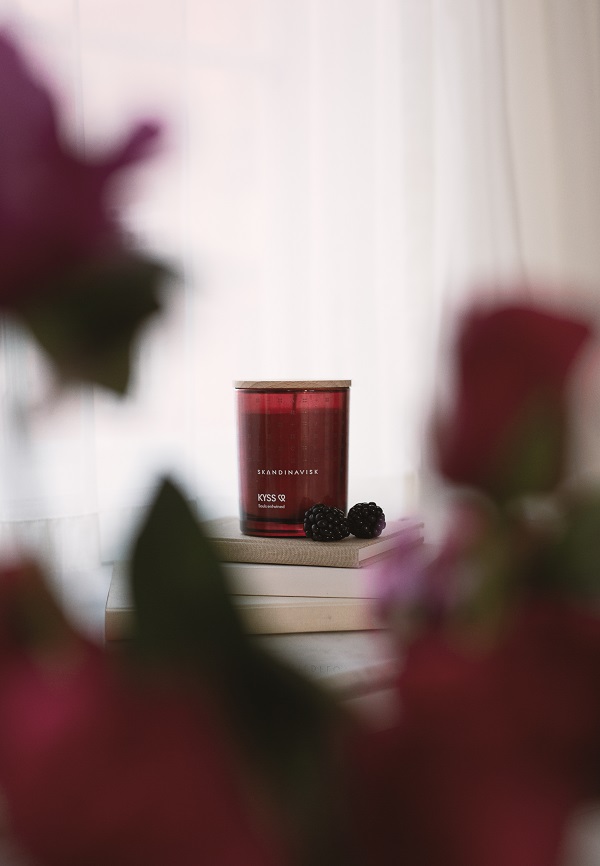 SS25_KYSS_ScentCandle_06.jpg