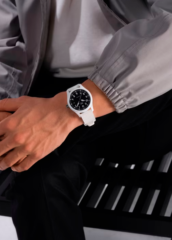 2.IWC万国表飞行员系列TOP GUN自动腕表41“太浩湖”（型号IW328104）.png