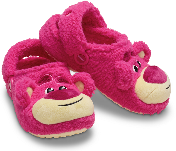 Crocs x玩具总动员草莓熊合作系列 经典草莓熊暖棉洞洞鞋.png