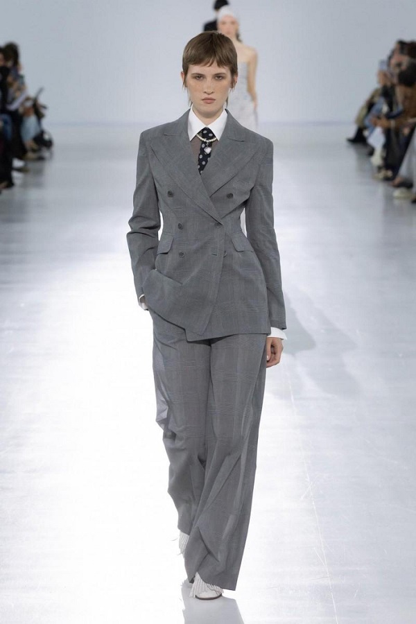 20251013222034offuw.jpg w700d1q75cms (1).jpg