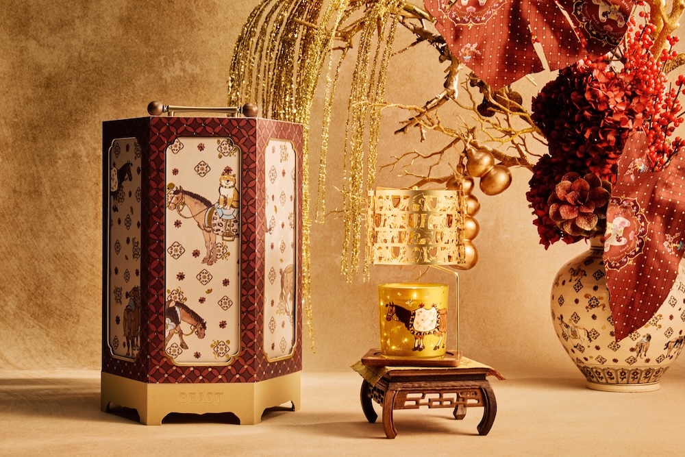 2. 中国⼯坊“醉⻢观花”走⻢灯香氛礼盒.jpg